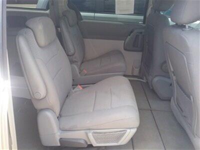 2009 Chrysler Town & Country LX   - Photo 12 - Silvis, IL 61282