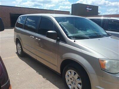 2009 Chrysler Town & Country LX   - Photo 4 - Silvis, IL 61282