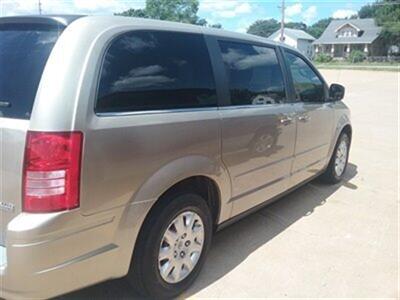 2009 Chrysler Town & Country LX   - Photo 6 - Silvis, IL 61282