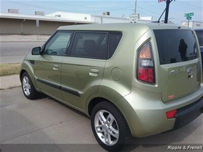 2010 Kia Soul Sport   - Photo 7 - Davenport, IA 52802