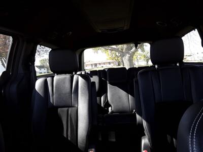 2015 Dodge Grand Caravan SXT   - Photo 7 - Davenport, IA 52802