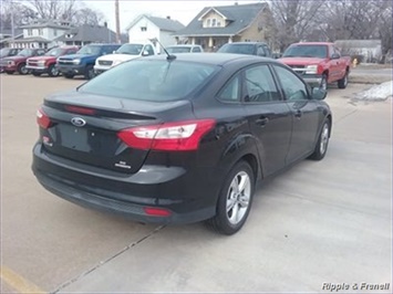 2013 Ford Focus SE   - Photo 6 - Davenport, IA 52802