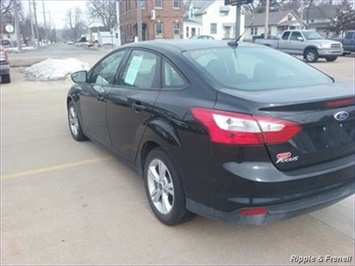 2013 Ford Focus SE   - Photo 7 - Davenport, IA 52802