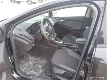 2013 Ford Focus SE   - Photo 8 - Davenport, IA 52802