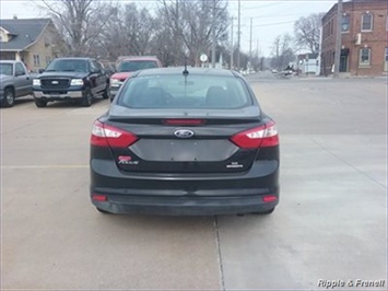 2013 Ford Focus SE   - Photo 5 - Davenport, IA 52802