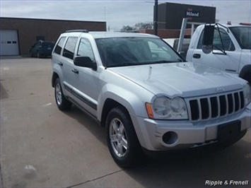 2006 Jeep Grand Cherokee Laredo Laredo 4dr SUV   - Photo 4 - Davenport, IA 52802