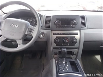 2006 Jeep Grand Cherokee Laredo Laredo 4dr SUV   - Photo 10 - Davenport, IA 52802