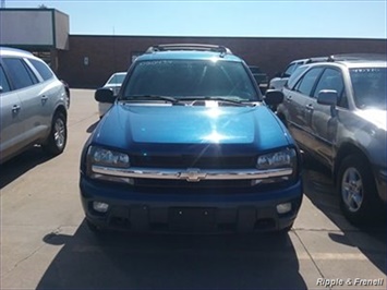 2005 Chevrolet TrailBlazer EXT LT   - Photo 1 - Davenport, IA 52802