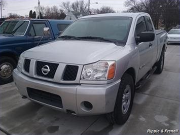 2005 Nissan Titan SE 4dr King Cab SE   - Photo 1 - Davenport, IA 52802