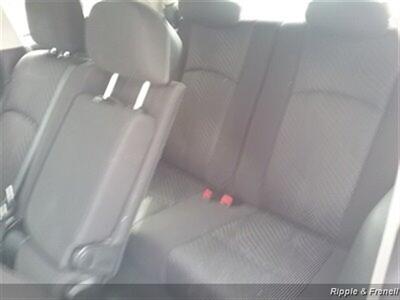 2013 Dodge Journey SXT   - Photo 10 - Davenport, IA 52802