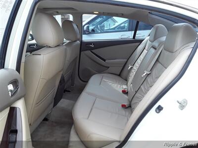 2012 Nissan Altima 2.5   - Photo 6 - Davenport, IA 52802