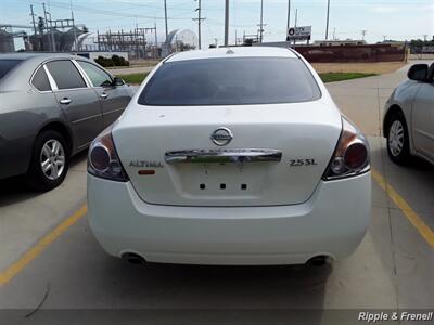 2012 Nissan Altima 2.5   - Photo 8 - Davenport, IA 52802