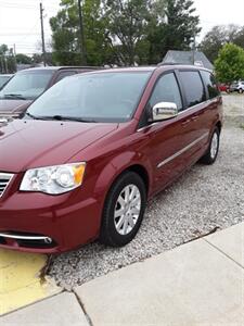 2011 Chrysler Town & Country Touring-L   - Photo 4 - Davenport, IA 52802