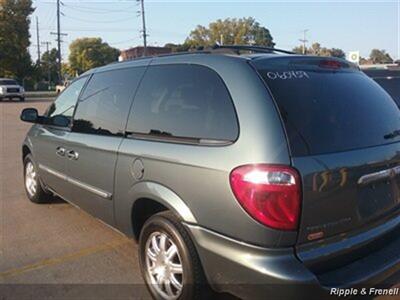 2006 Chrysler Town & Country Touring   - Photo 7 - Davenport, IA 52802