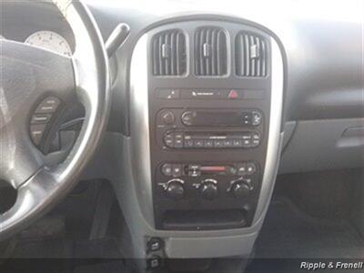 2006 Chrysler Town & Country Touring   - Photo 13 - Davenport, IA 52802