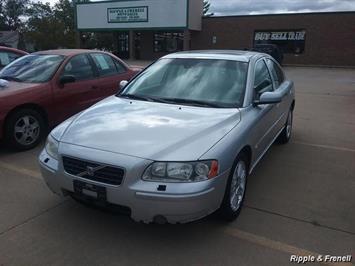 2006 Volvo S60 2.5T   - Photo 1 - Davenport, IA 52802