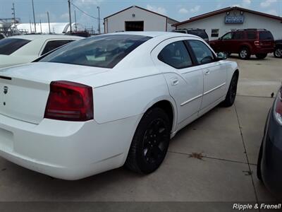 2006 Dodge Charger SE   - Photo 6 - Davenport, IA 52802