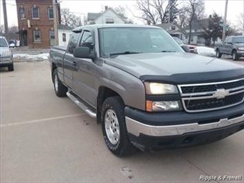 2006 Chevrolet Silverado 1500   - Photo 4 - Davenport, IA 52802