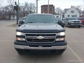 2006 Chevrolet Silverado 1500   - Photo 1 - Davenport, IA 52802