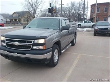 2006 Chevrolet Silverado 1500   - Photo 3 - Davenport, IA 52802