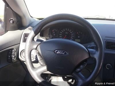 2005 Ford Focus ZX4 S   - Photo 12 - Davenport, IA 52802