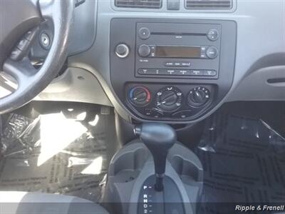 2005 Ford Focus ZX4 S   - Photo 13 - Davenport, IA 52802