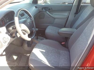 2005 Ford Focus ZX4 S   - Photo 8 - Davenport, IA 52802