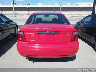 2005 Ford Focus ZX4 S   - Photo 5 - Davenport, IA 52802