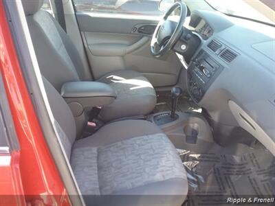 2005 Ford Focus ZX4 S   - Photo 10 - Davenport, IA 52802