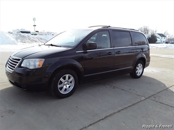 2008 Chrysler Town & Country Touring   - Photo 3 - Davenport, IA 52802