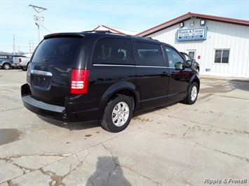 2008 Chrysler Town & Country Touring   - Photo 6 - Davenport, IA 52802