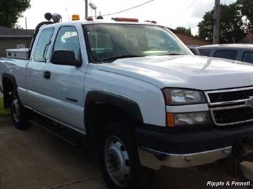 2006 Chevrolet Silverado 2500 LS   - Photo 1 - Davenport, IA 52802