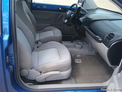 2004 Volkswagen Beetle GL - Photo 12 - Davenport, IA 52802