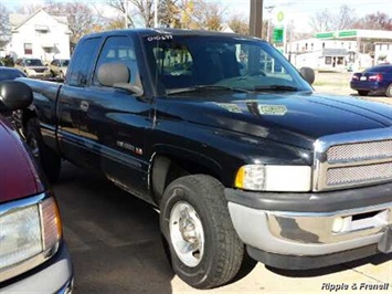 2001 Dodge Ram 1500 ST   - Photo 2 - Davenport, IA 52802