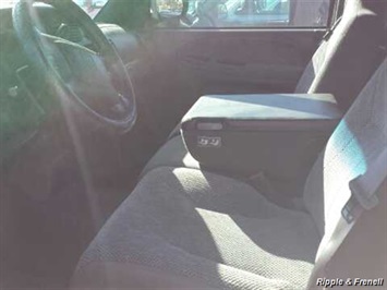 2001 Dodge Ram 1500 ST   - Photo 3 - Davenport, IA 52802