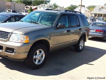 2005 Ford Explorer XLT 4dr XLT   - Photo 2 - Davenport, IA 52802