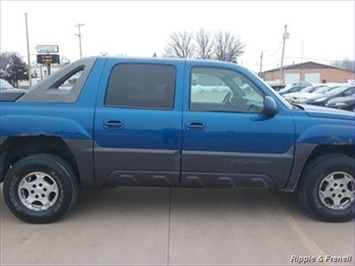 2004 Chevrolet Avalanche 1500 4dr 1500   - Photo 10 - Davenport, IA 52802