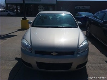 2010 Chevrolet Impala LT   - Photo 1 - Davenport, IA 52802