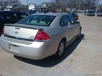 2010 Chevrolet Impala LT   - Photo 6 - Davenport, IA 52802