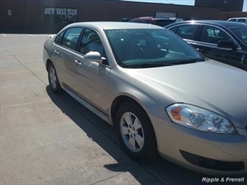 2010 Chevrolet Impala LT   - Photo 4 - Davenport, IA 52802