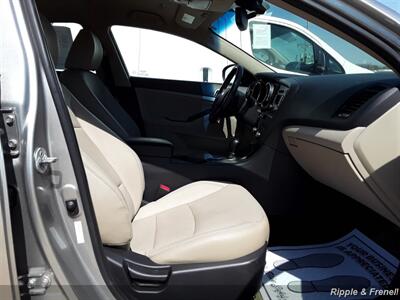 2012 Kia Optima EX   - Photo 11 - Davenport, IA 52802