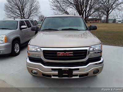 2005 GMC Sierra 2500 SLE 4dr Extended Cab SLE   - Photo 1 - Davenport, IA 52802