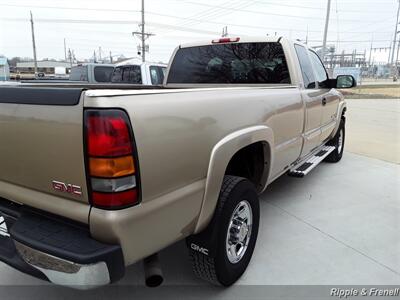 2005 GMC Sierra 2500 SLE 4dr Extended Cab SLE   - Photo 9 - Davenport, IA 52802