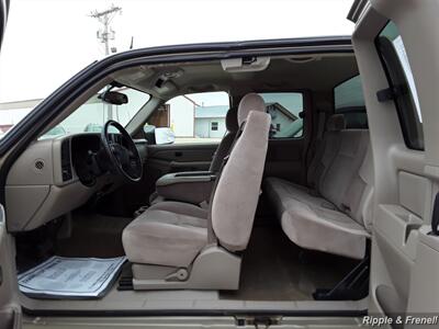 2005 GMC Sierra 2500 SLE 4dr Extended Cab SLE   - Photo 6 - Davenport, IA 52802