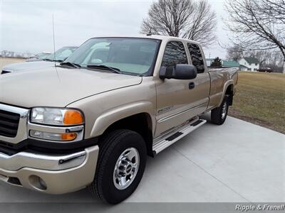 2005 GMC Sierra 2500 SLE 4dr Extended Cab SLE   - Photo 3 - Davenport, IA 52802