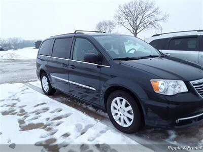 2014 Chrysler Town & Country Touring   - Photo 7 - Davenport, IA 52802