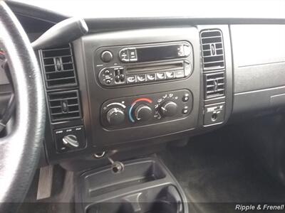 2002 Dodge Dakota Sport 2dr Club Cab Sport   - Photo 11 - Davenport, IA 52802