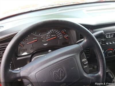 2002 Dodge Dakota Sport 2dr Club Cab Sport   - Photo 10 - Davenport, IA 52802