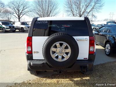 2006 Hummer H3   - Photo 10 - Davenport, IA 52802