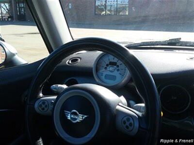 2006 MINI Cooper   - Photo 12 - Davenport, IA 52802